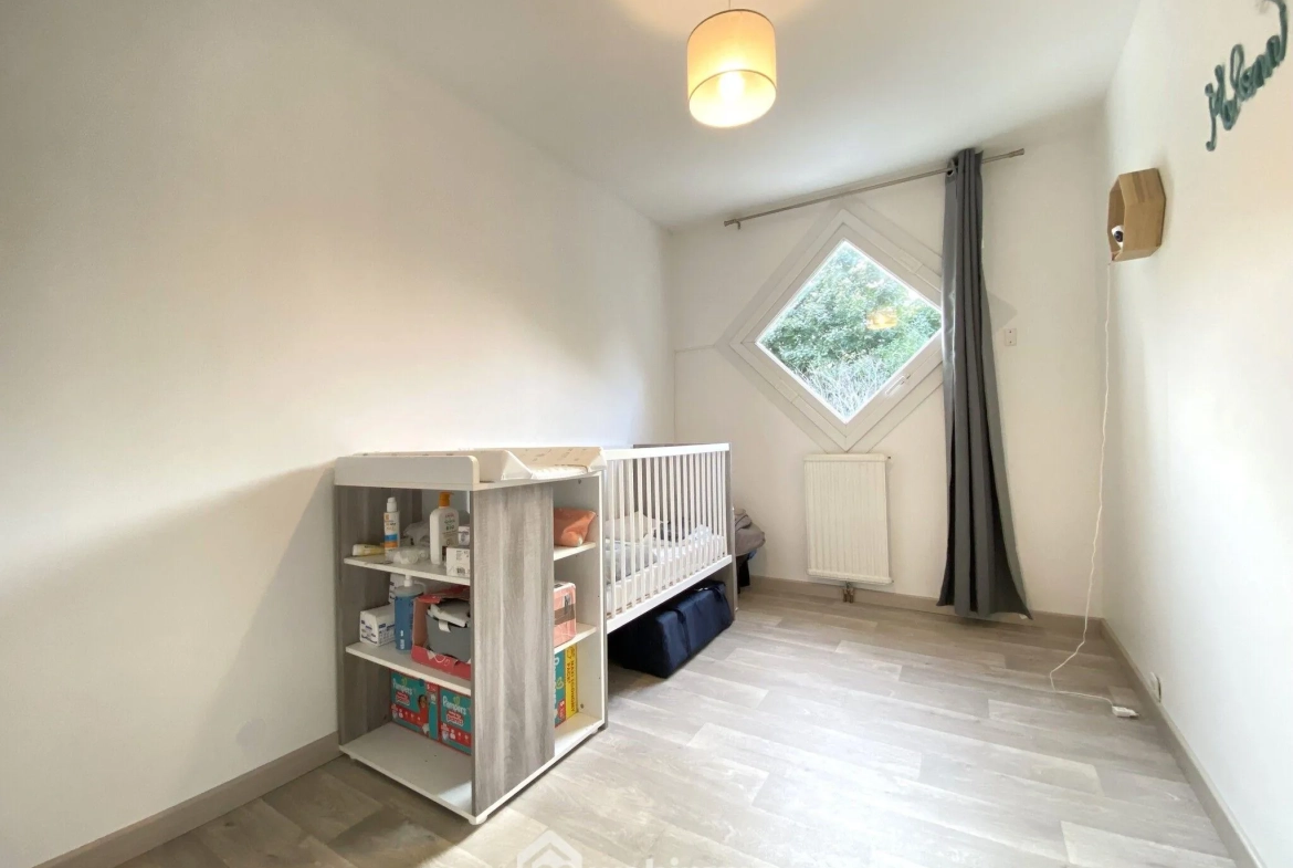 Charmante maison mitoyenne de 100 m² à Bondoufle avec jardin et garage 