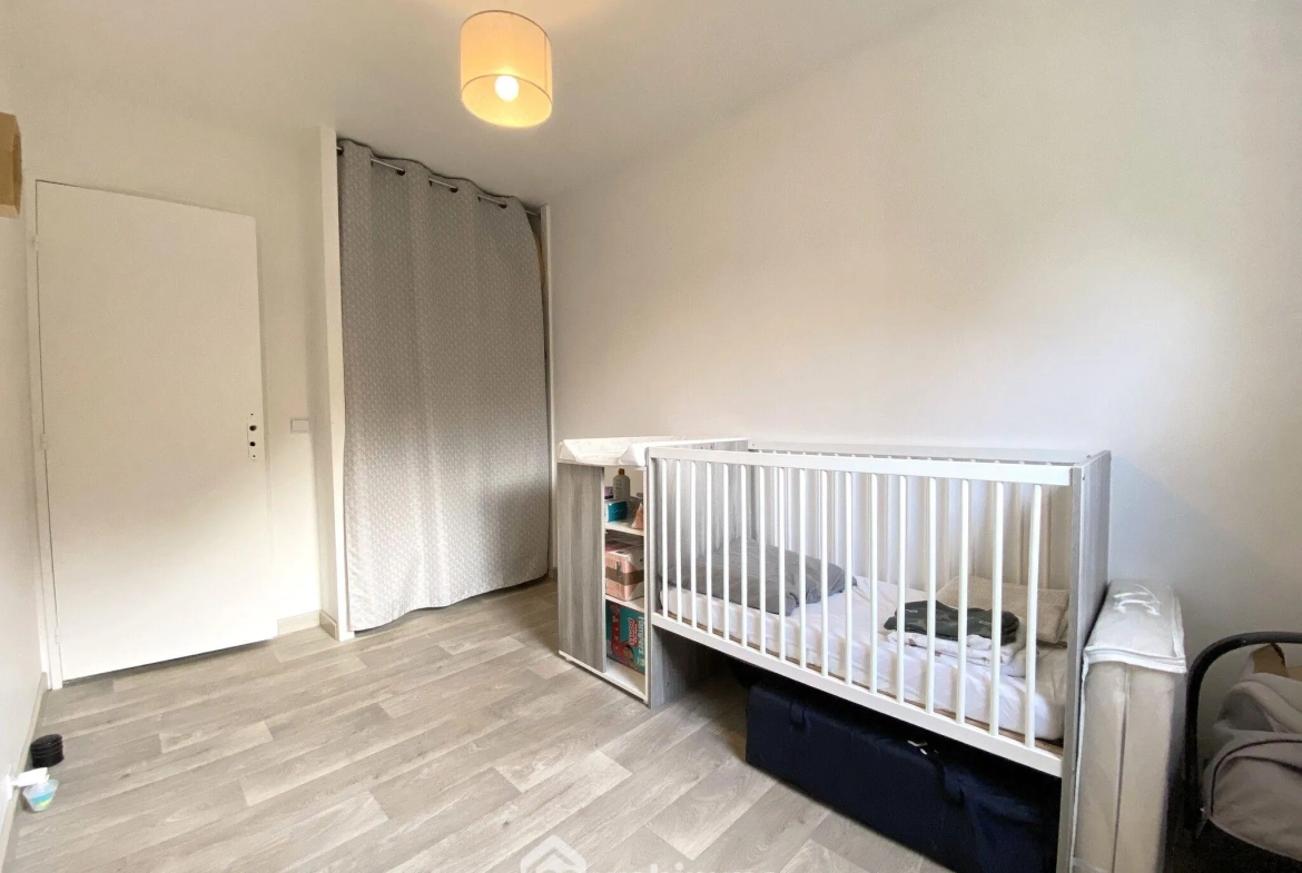 Charmante maison mitoyenne de 100 m² à Bondoufle avec jardin et garage 