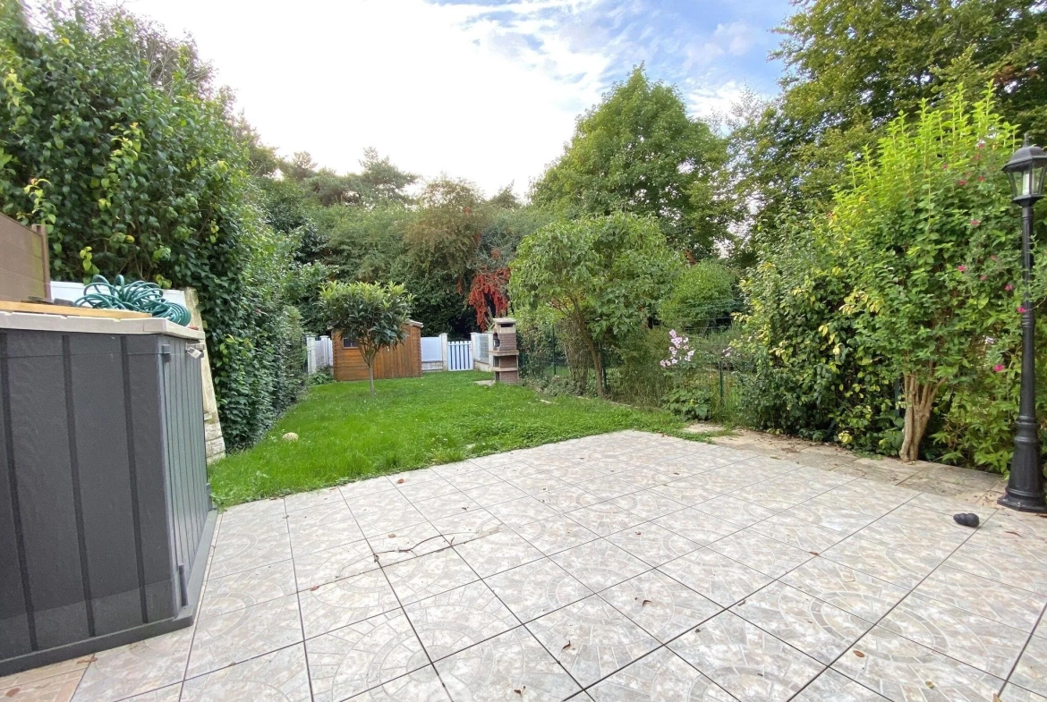 Charmante maison mitoyenne de 100 m² à Bondoufle avec jardin et garage 