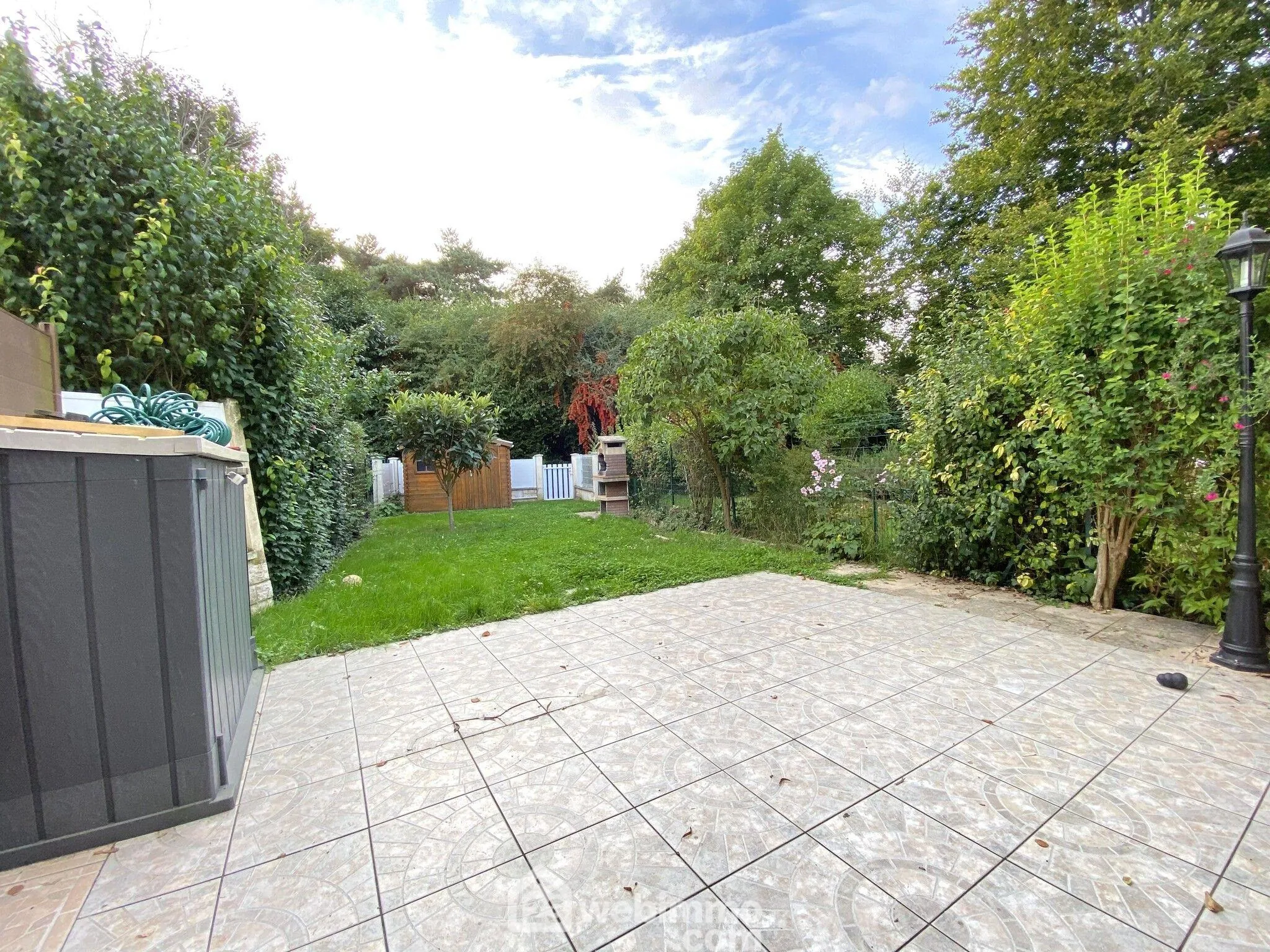 Charmante maison mitoyenne de 100 m² à Bondoufle avec jardin et garage 