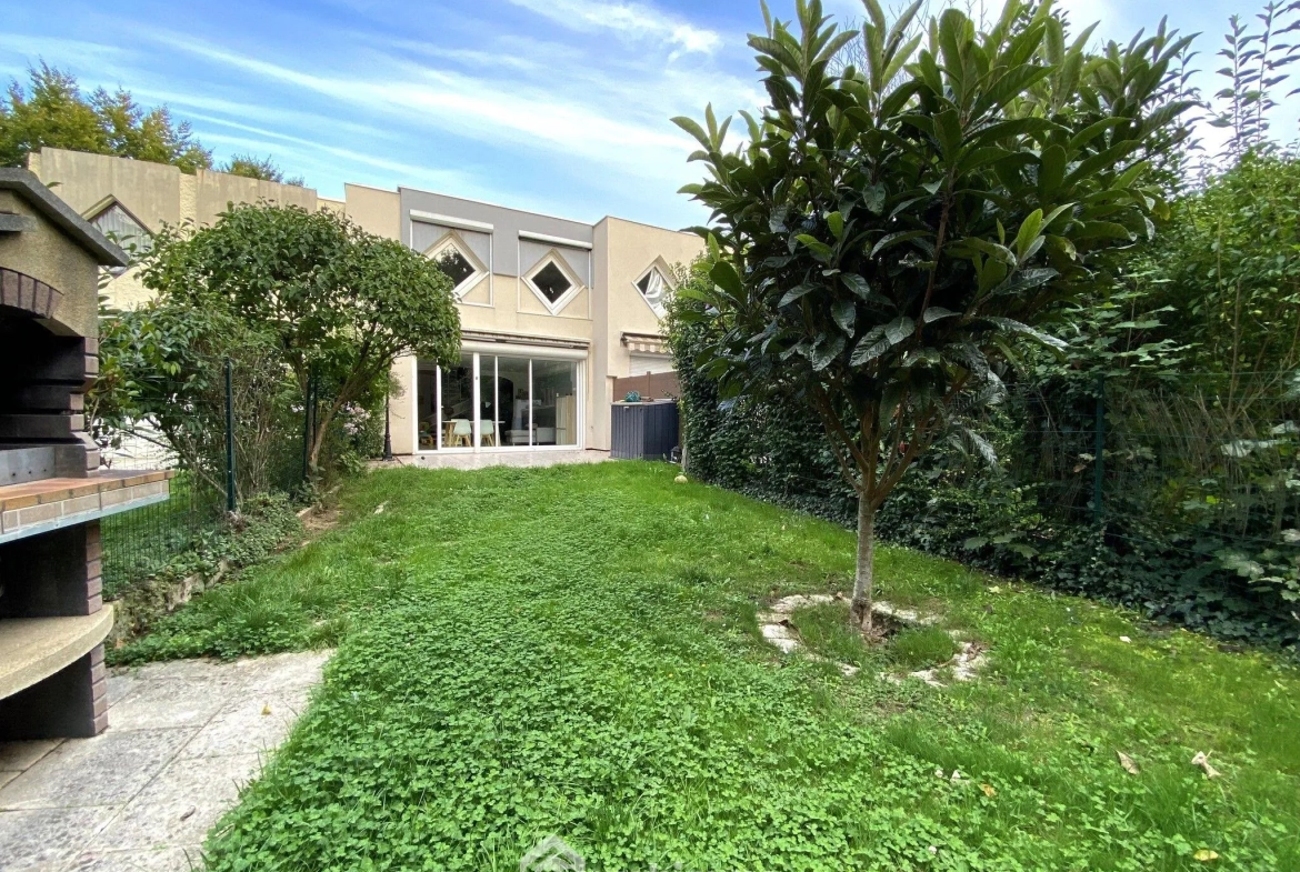 Charmante maison mitoyenne de 100 m² à Bondoufle avec jardin et garage 