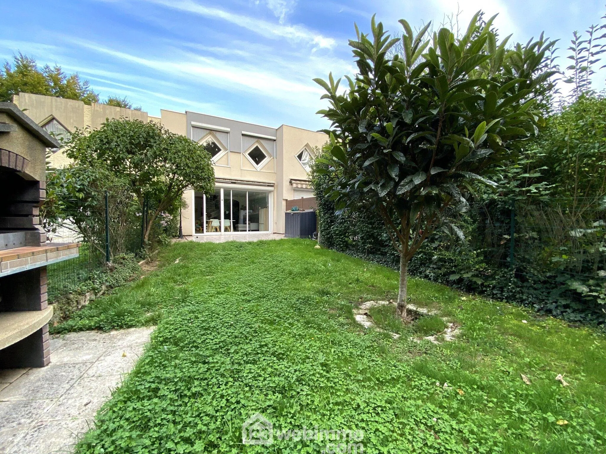 Charmante maison mitoyenne de 100 m² à Bondoufle avec jardin et garage 