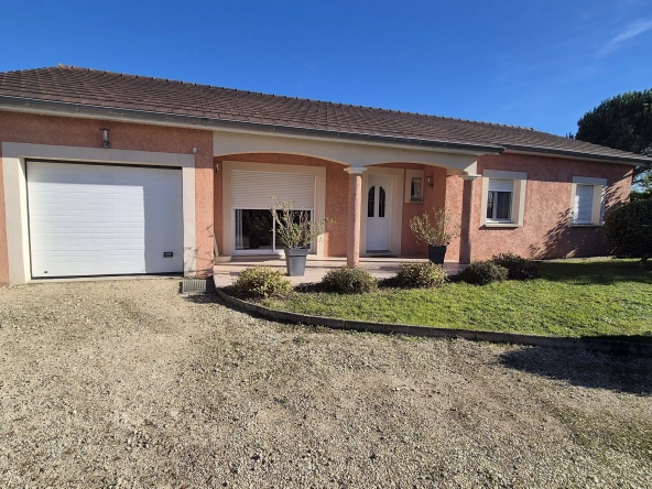 Maison individuelle à Saint Yan avec piscine et garage - 103 m²