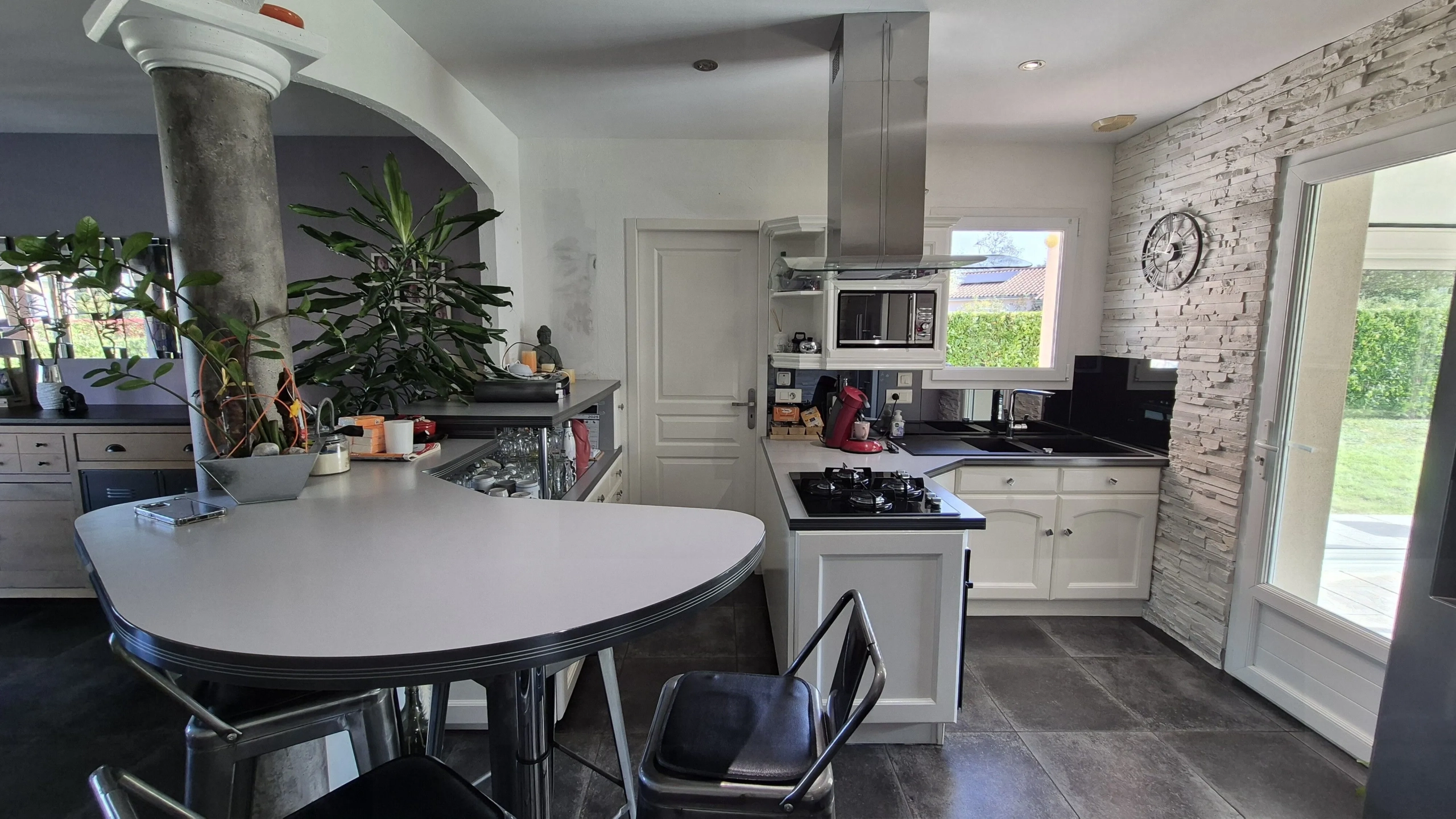 Maison individuelle à Saint Yan avec piscine et garage - 103 m² 