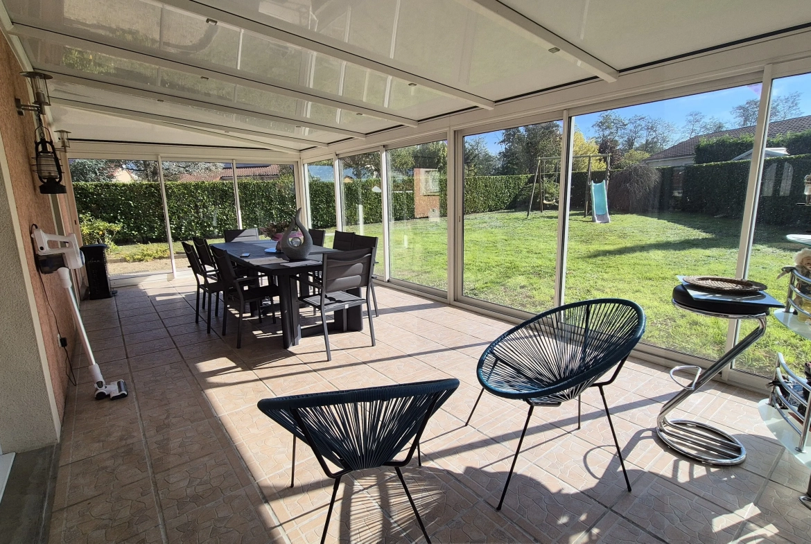 Maison individuelle à Saint Yan avec piscine et garage - 103 m² 