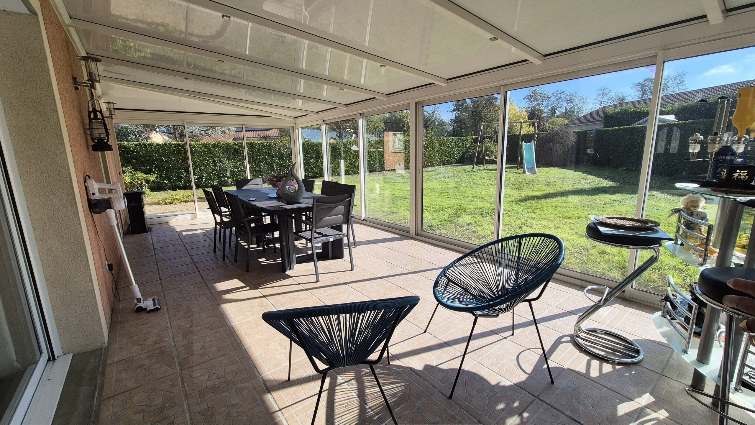 Maison individuelle à Saint Yan avec piscine et garage - 103 m² 