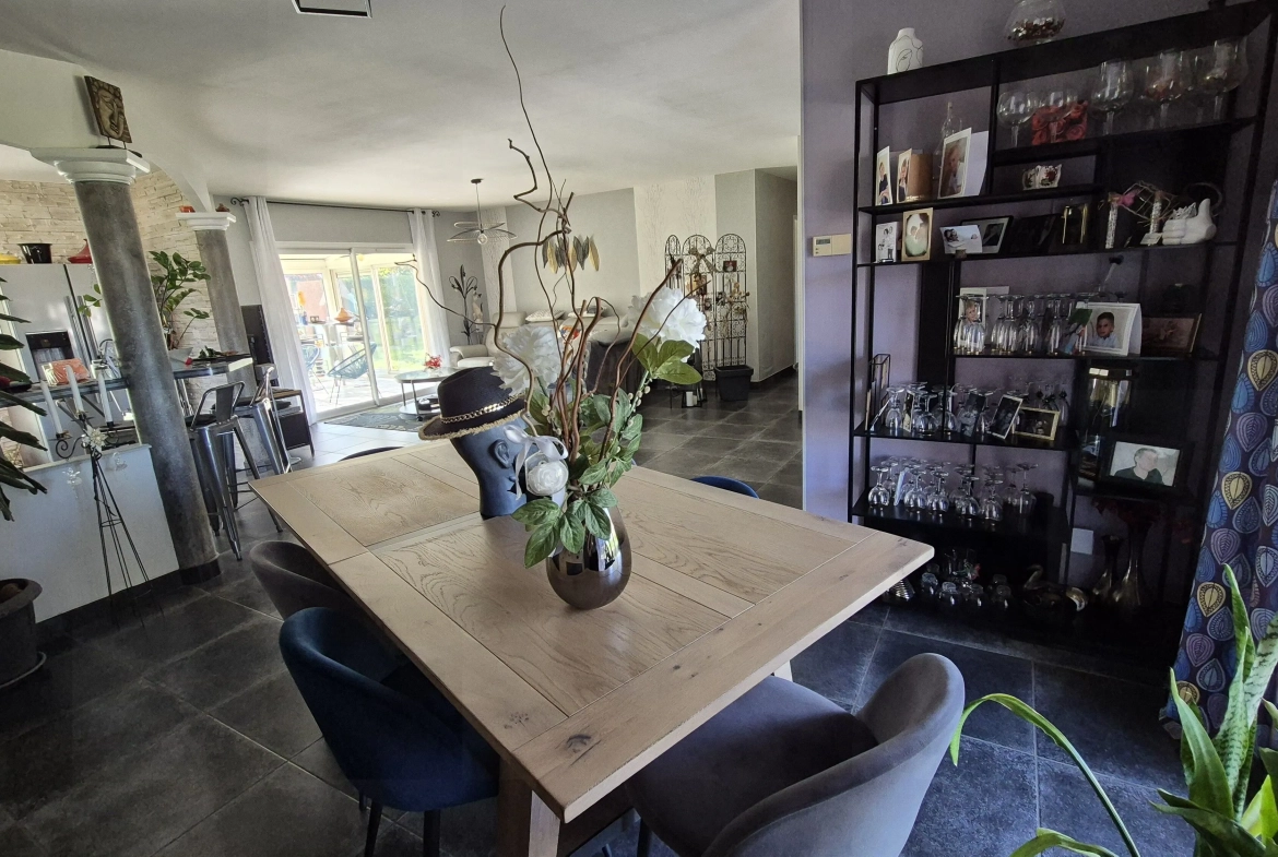 Maison individuelle à Saint Yan avec piscine et garage - 103 m² 