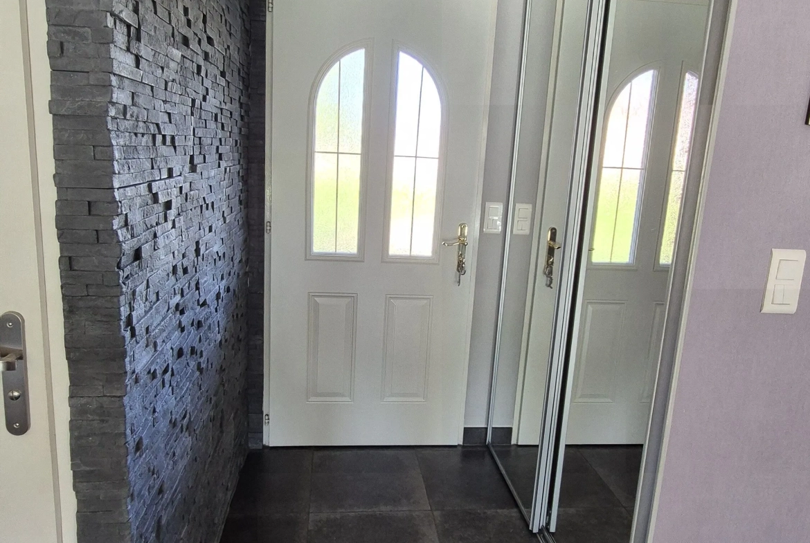 Maison individuelle à Saint Yan avec piscine et garage - 103 m² 