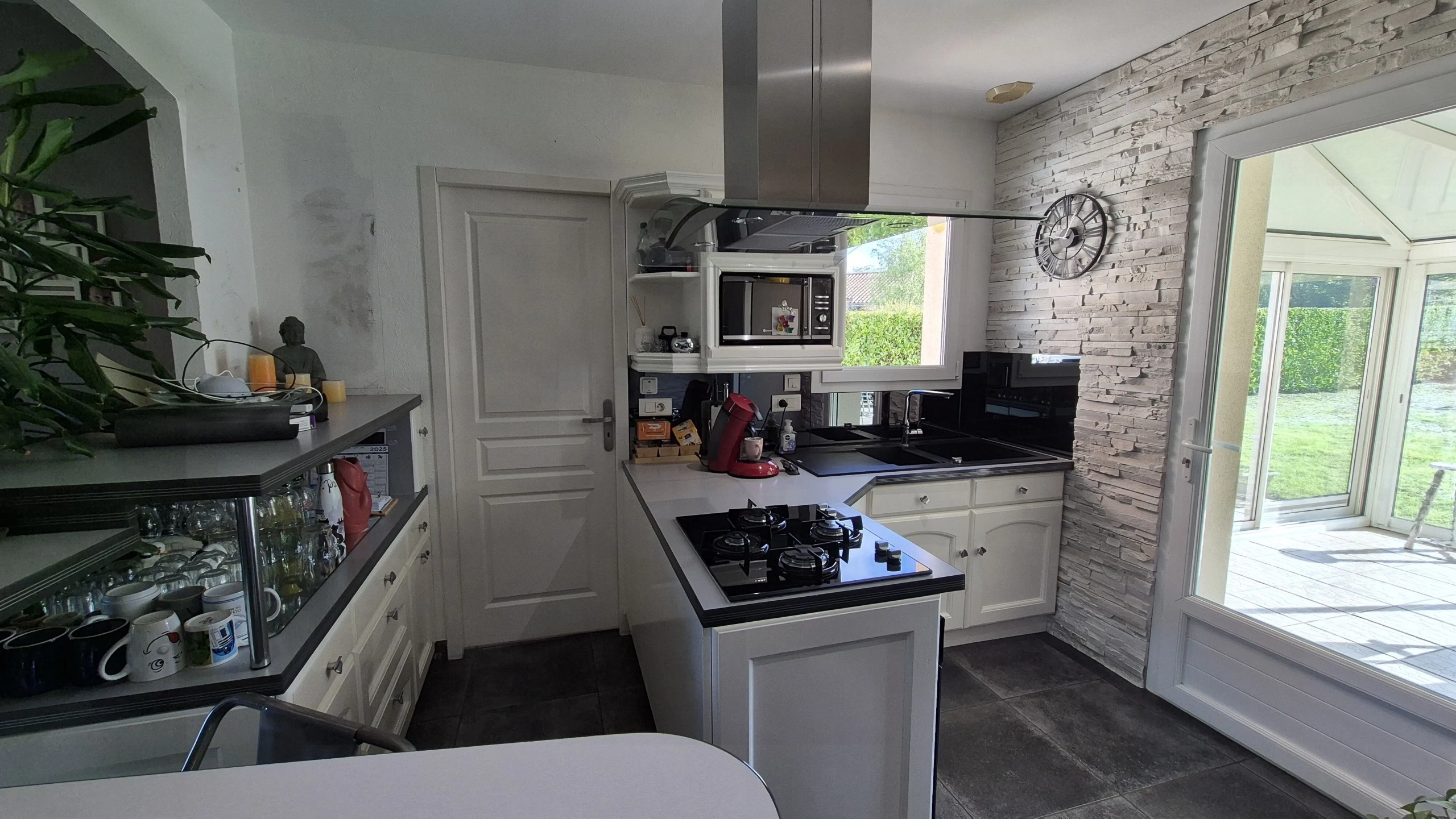 Maison individuelle à Saint Yan avec piscine et garage - 103 m² 