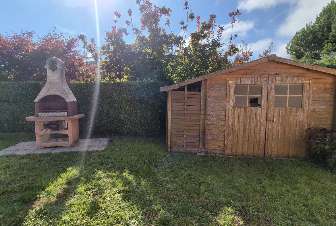 Maison individuelle à Saint Yan avec piscine et garage - 103 m² 