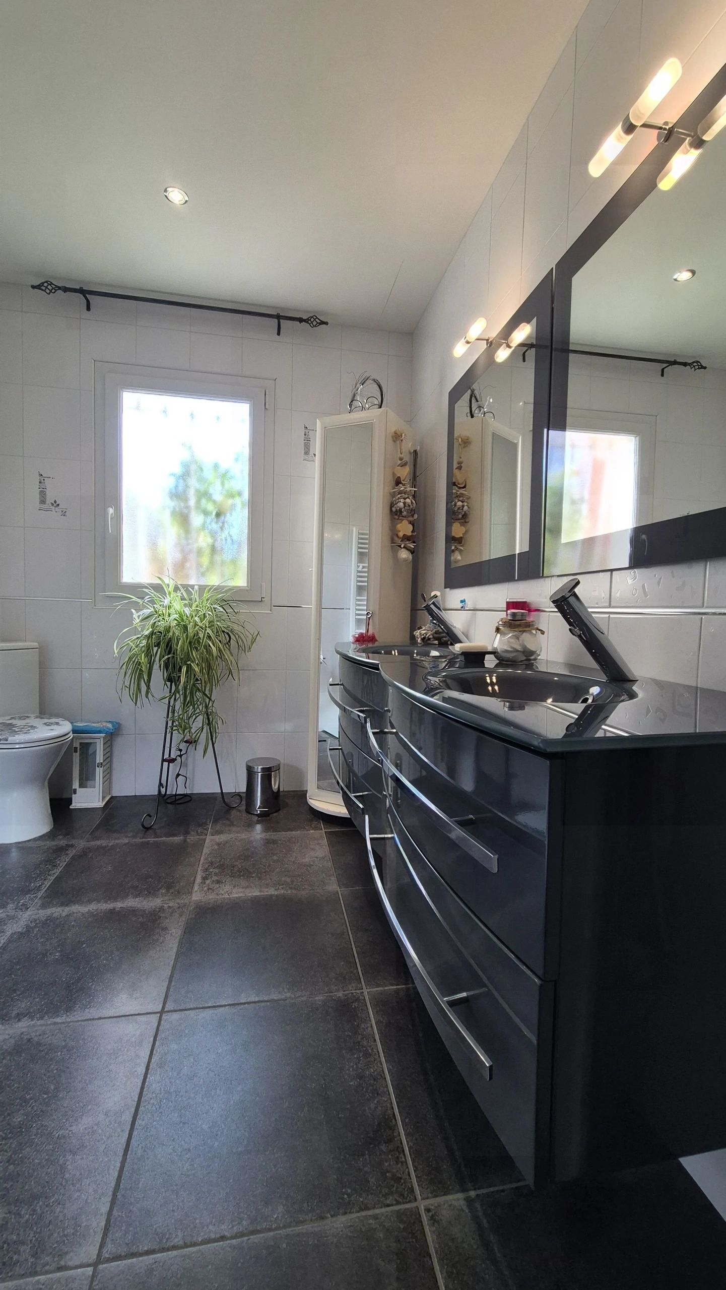 Maison individuelle à Saint Yan avec piscine et garage - 103 m² 