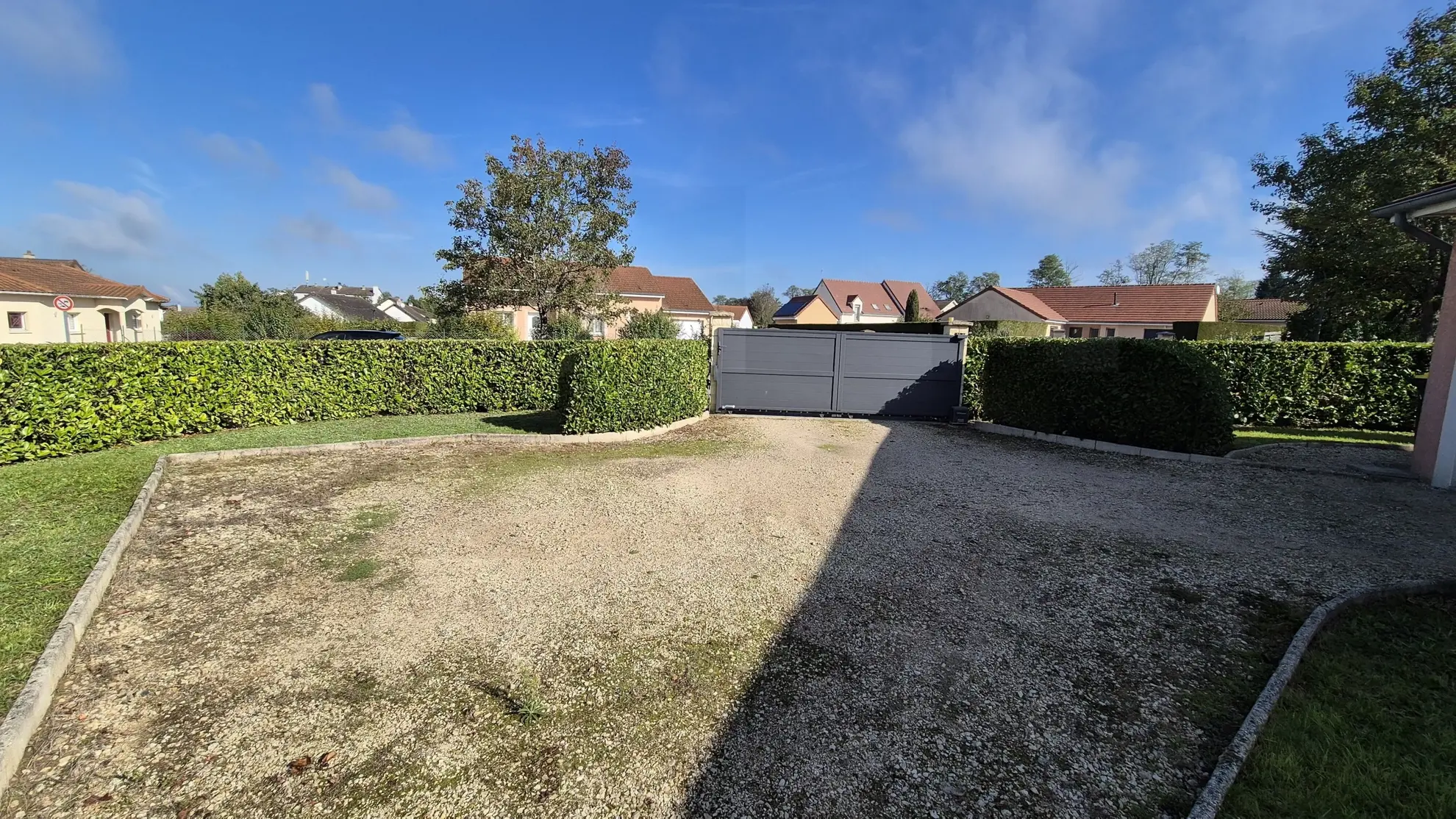 Charmante maison de 103 m² avec piscine et grand terrain à Saint Yan 