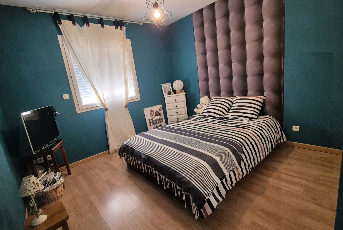 Charmante maison de 103 m² avec piscine et grand terrain à Saint Yan 