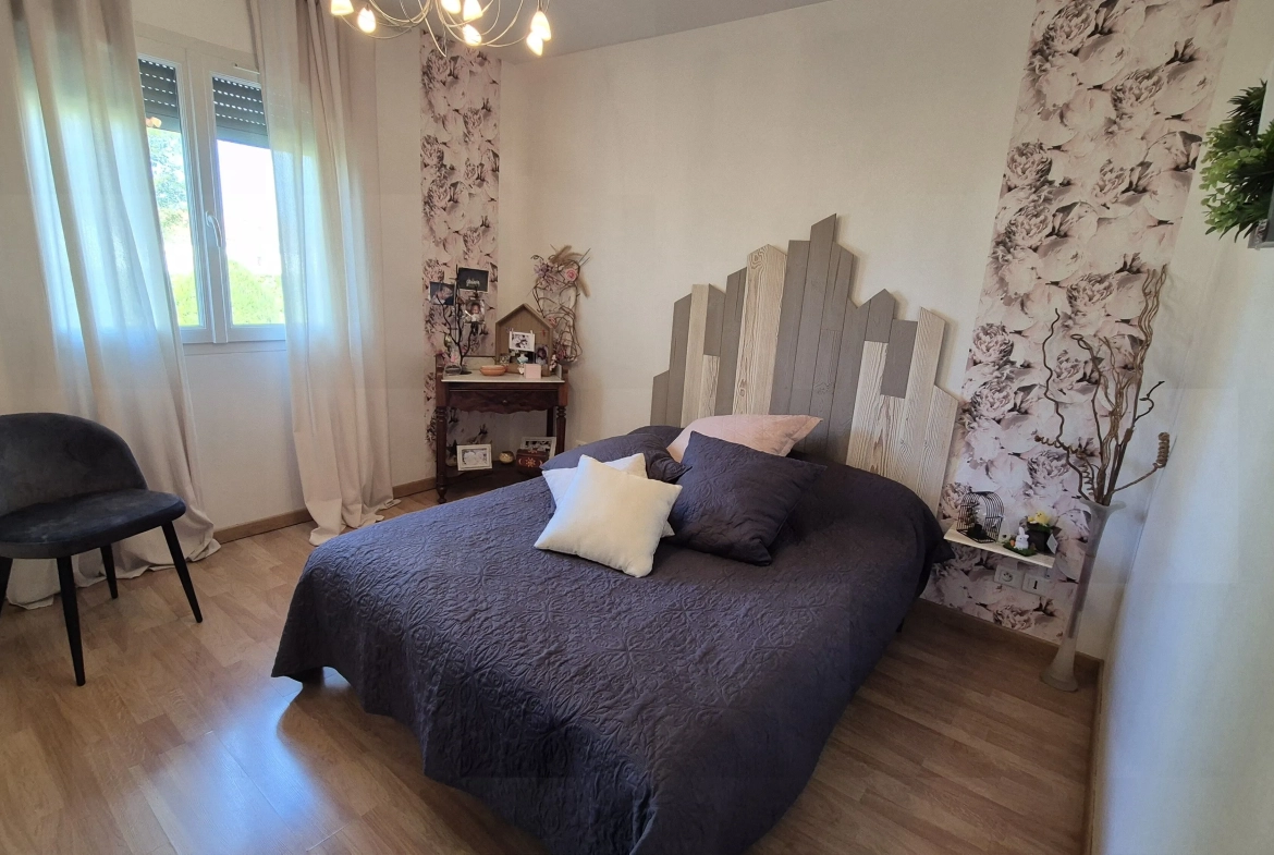 Charmante maison de 103 m² avec piscine et grand terrain à Saint Yan 