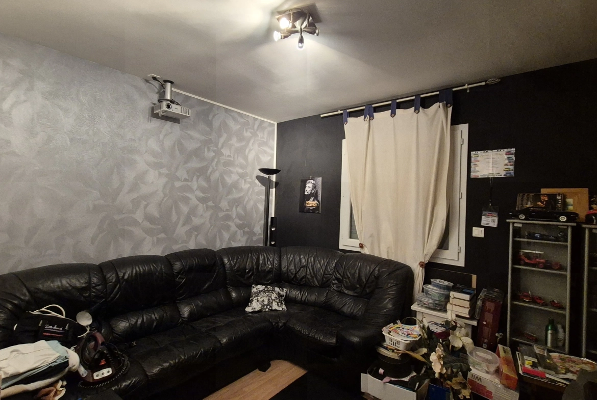 Charmante maison de 103 m² avec piscine et grand terrain à Saint Yan 