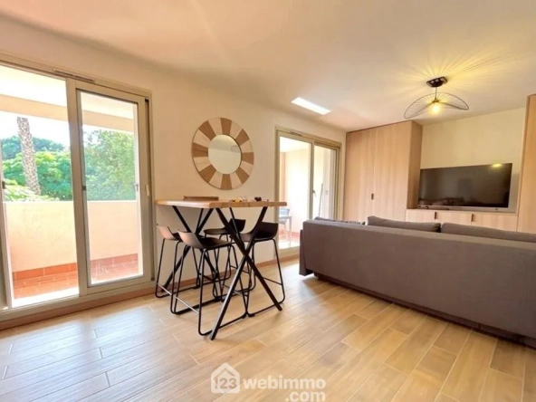 Appartement 2 pièces rénové avec terrasse plein sud à Sainte-Maxime