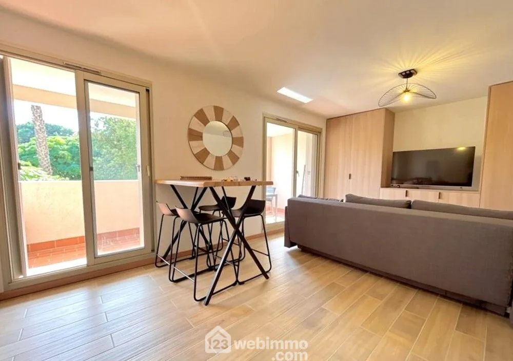 Appartement 2 pièces rénové avec terrasse plein sud à Sainte-Maxime 