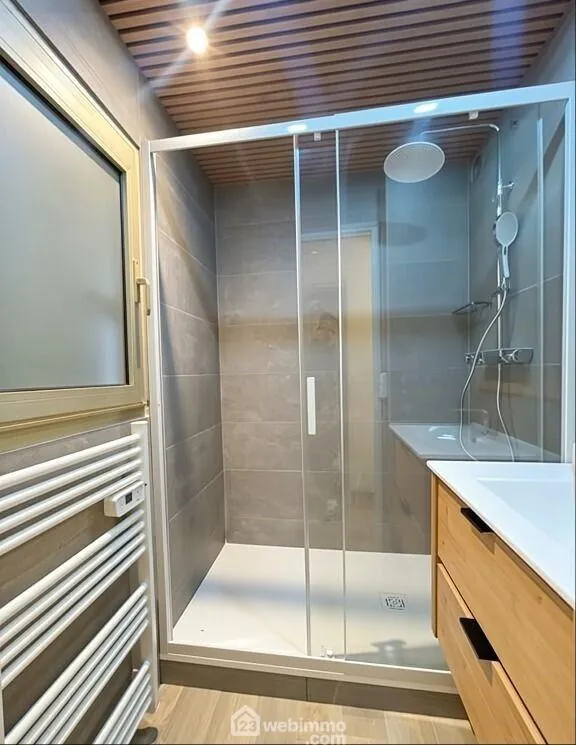 Appartement 2 pièces rénové avec terrasse plein sud à Sainte-Maxime 