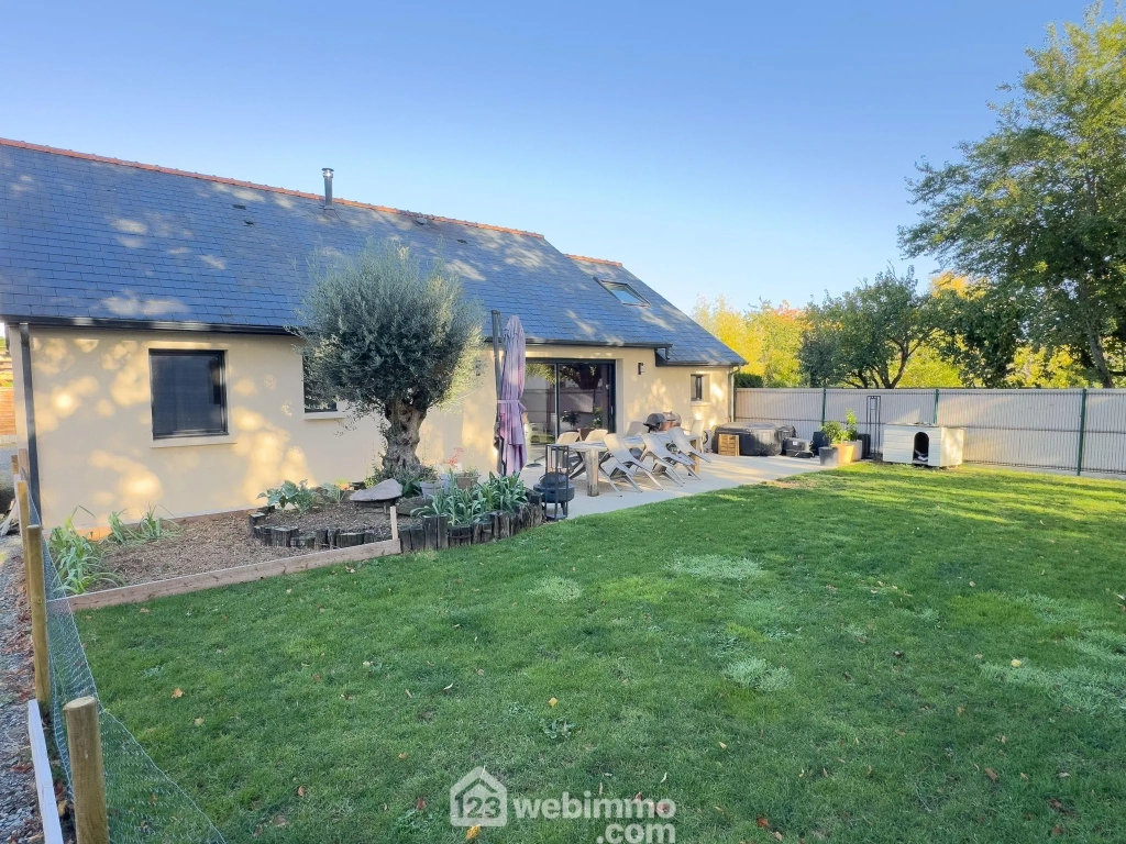 Maison rénovée avec 4 chambres et grand jardin à La Ménitré