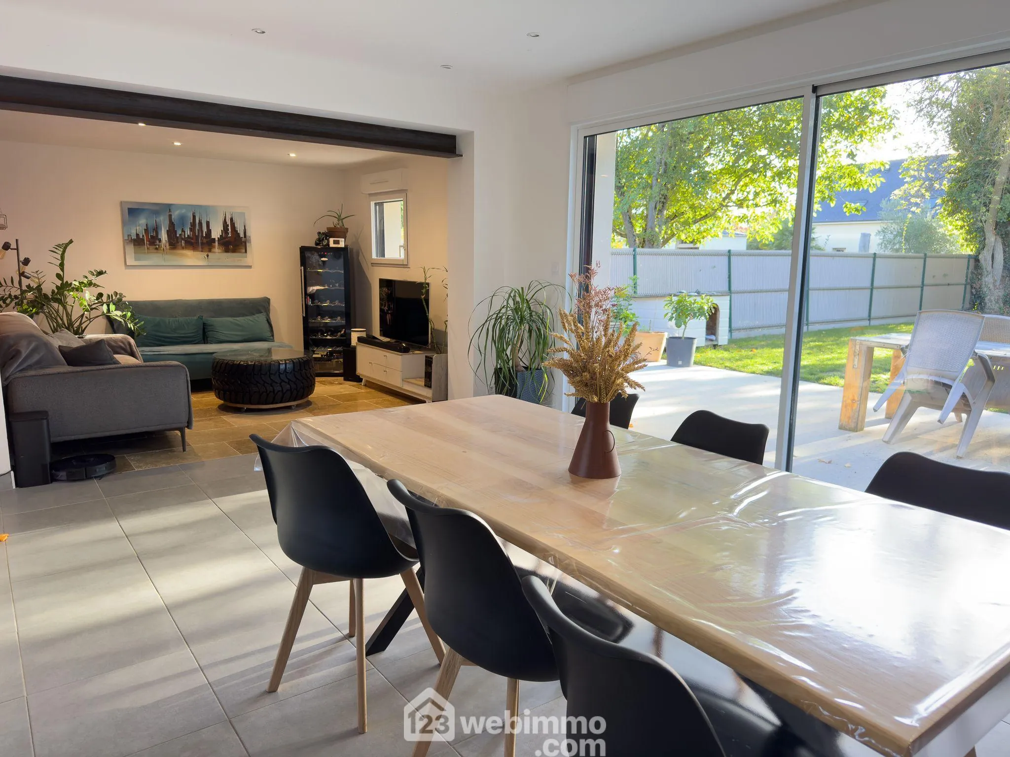 Maison 115,65 m² avec 4 chambres à La Ménitré – Terrain de 1014 m², proche commodités 