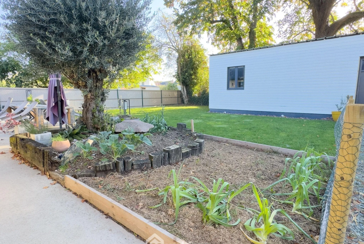 Maison 115,65 m² avec 4 chambres à La Ménitré – Terrain de 1014 m², proche commodités 