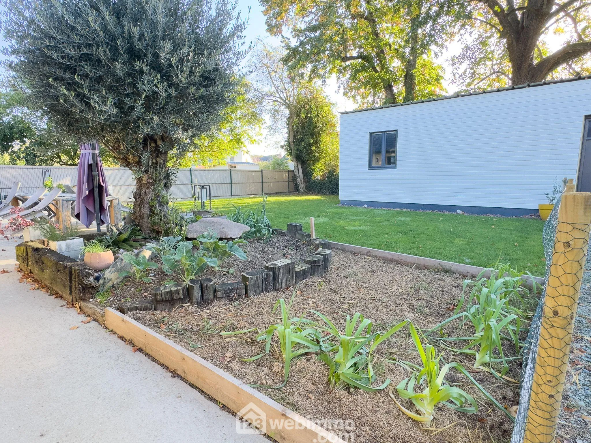 Maison 115,65 m² avec 4 chambres à La Ménitré – Terrain de 1014 m², proche commodités 