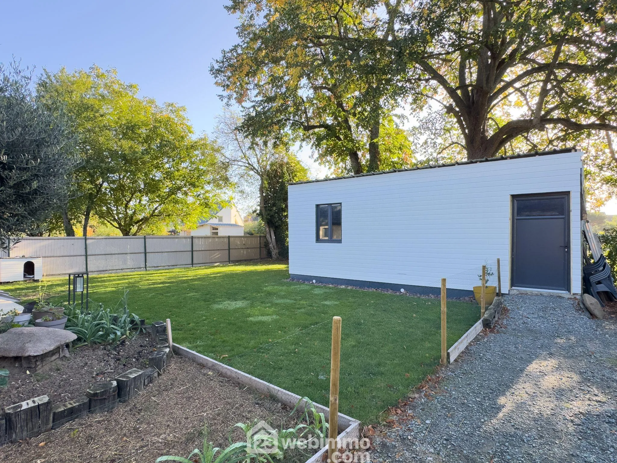 Maison 115,65 m² avec 4 chambres à La Ménitré – Terrain de 1014 m², proche commodités 