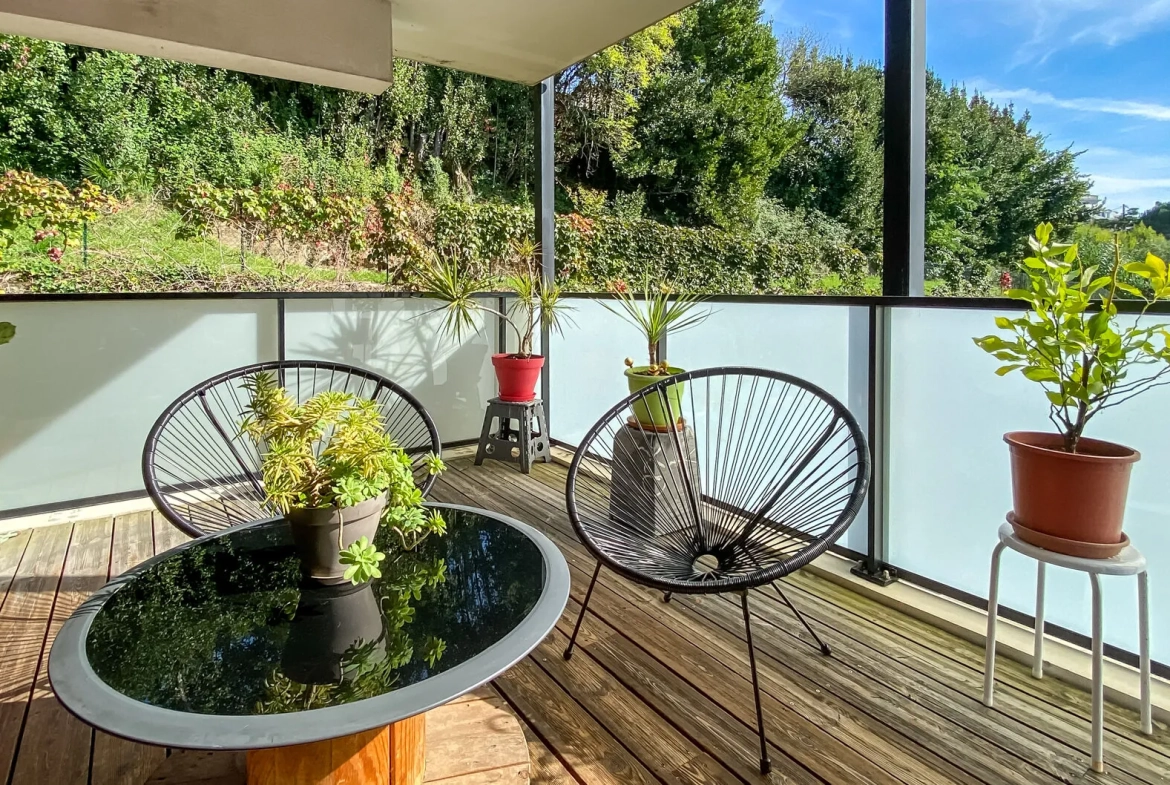 Appartement T2 avec terrasse ensoleillée et parking privé à Bayonne Les Arènes 