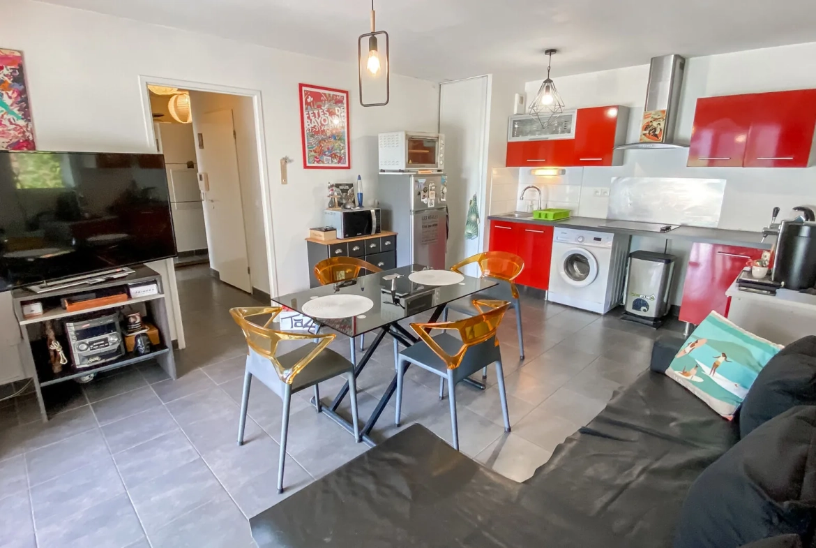 Appartement T2 avec terrasse ensoleillée et parking privé à Bayonne Les Arènes 