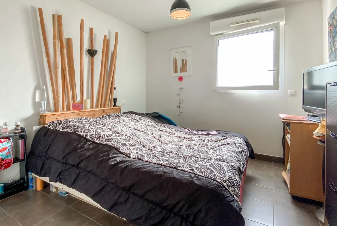 Appartement T2 avec terrasse ensoleillée et parking privé à Bayonne Les Arènes 