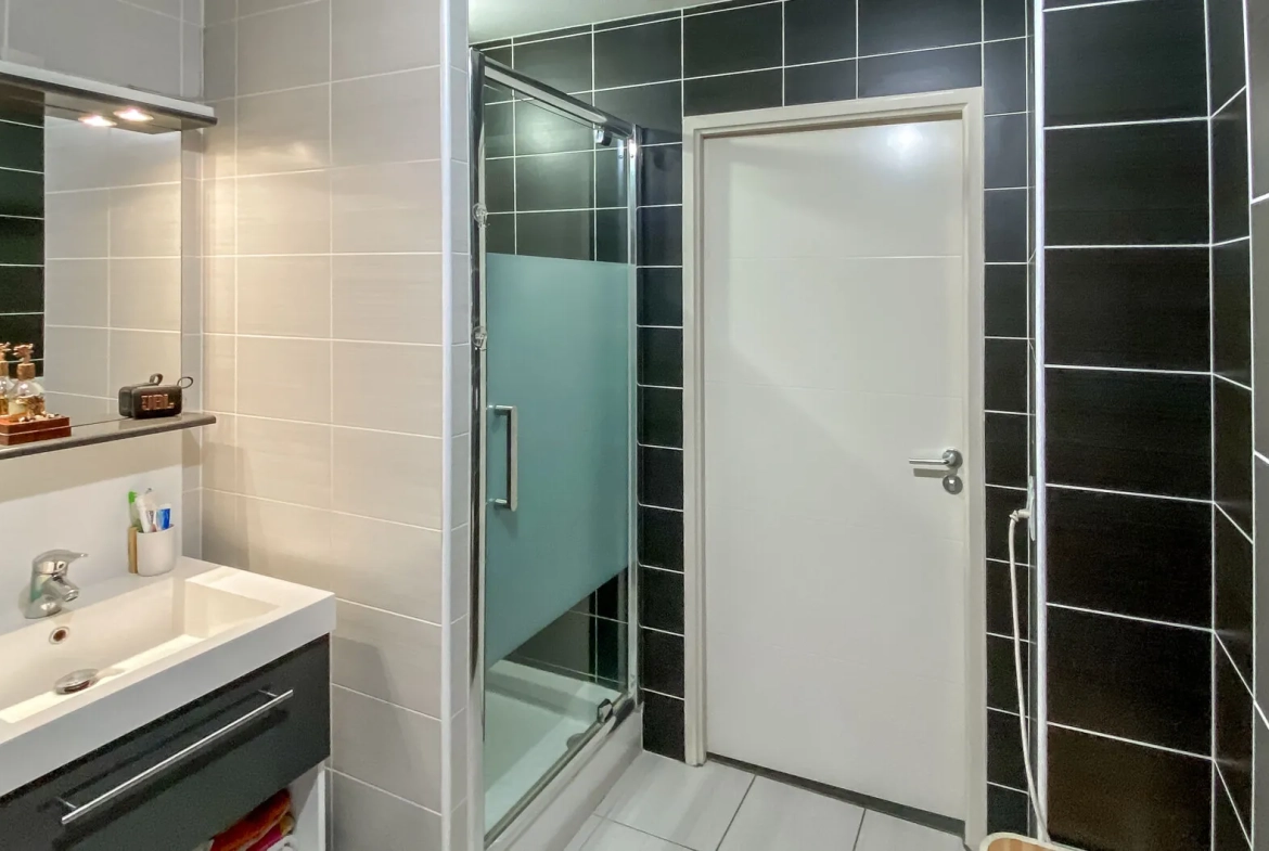 Appartement T2 avec terrasse ensoleillée et parking privé à Bayonne Les Arènes 