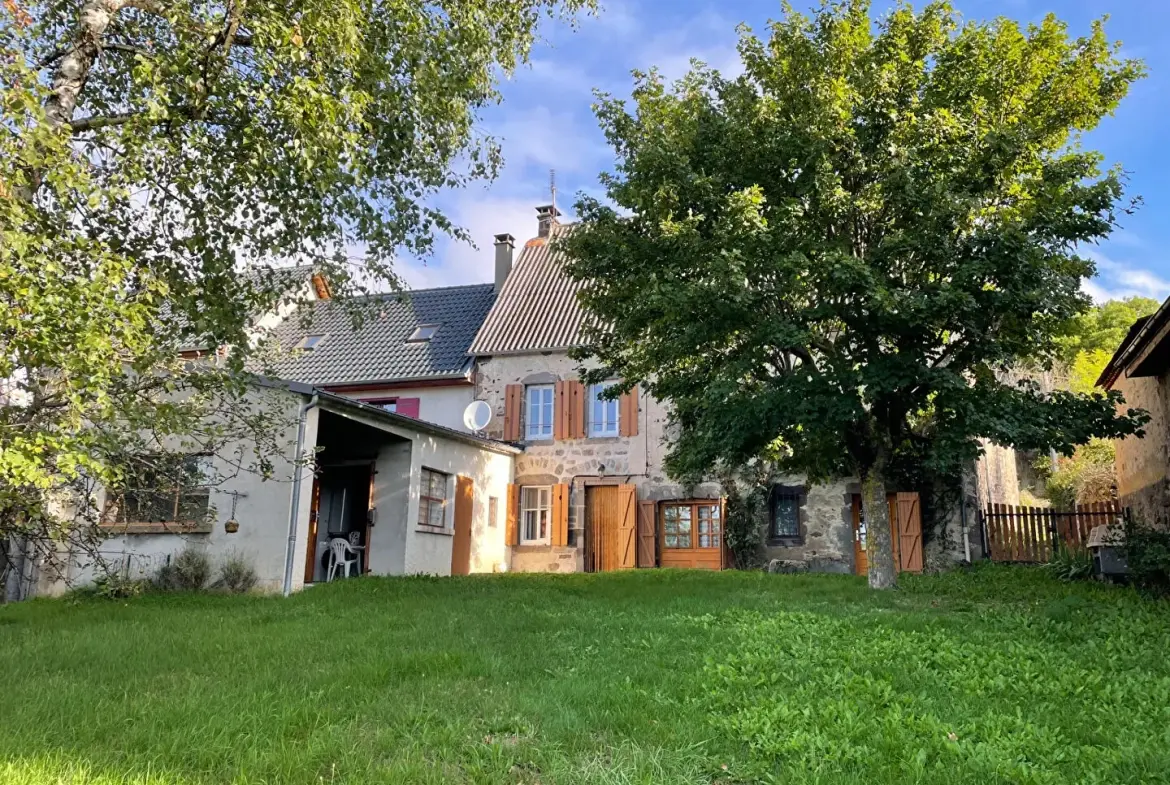 Maison de caractère à Saint Nectaire avec dépendance de 100 m² 