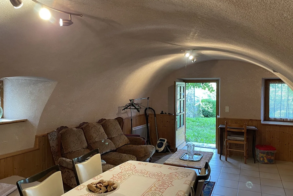 Maison de caractère à Saint Nectaire avec dépendance de 100 m² 