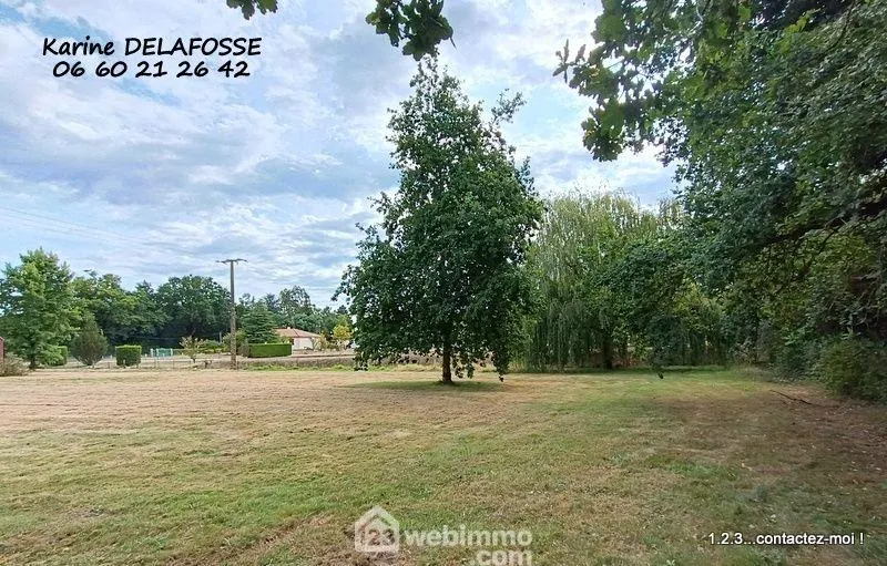 Terrain constructible de 1904 m² à Nesmy, proche La Roche-sur-Yon 