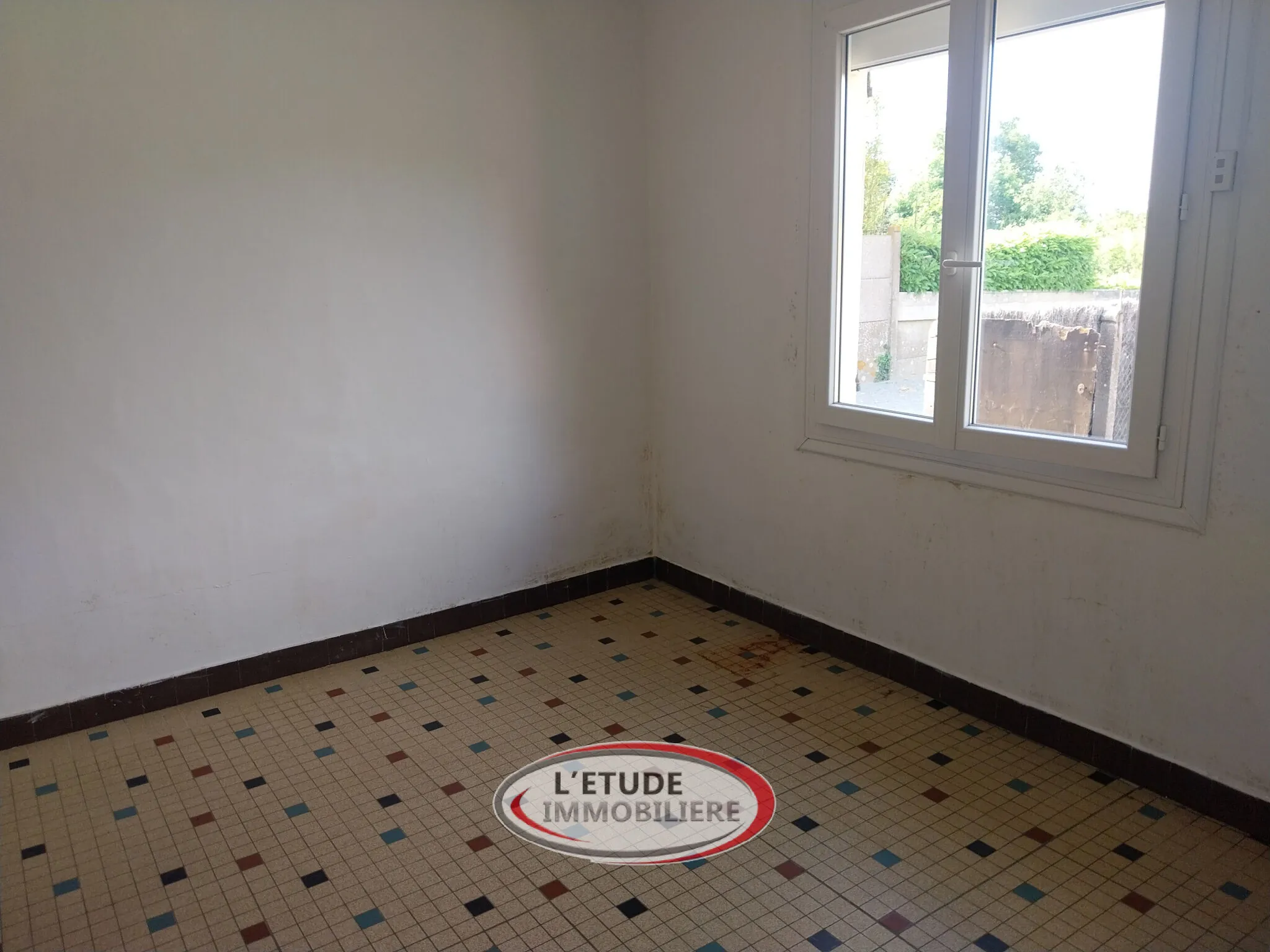 Maison à vendre à Pornic avec grand potentiel d'extension et parking privé 