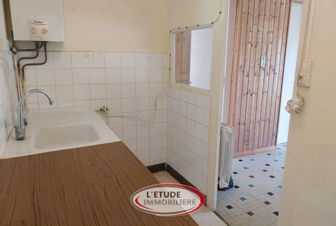 Maison à vendre à Pornic avec grand potentiel d'extension et parking privé 