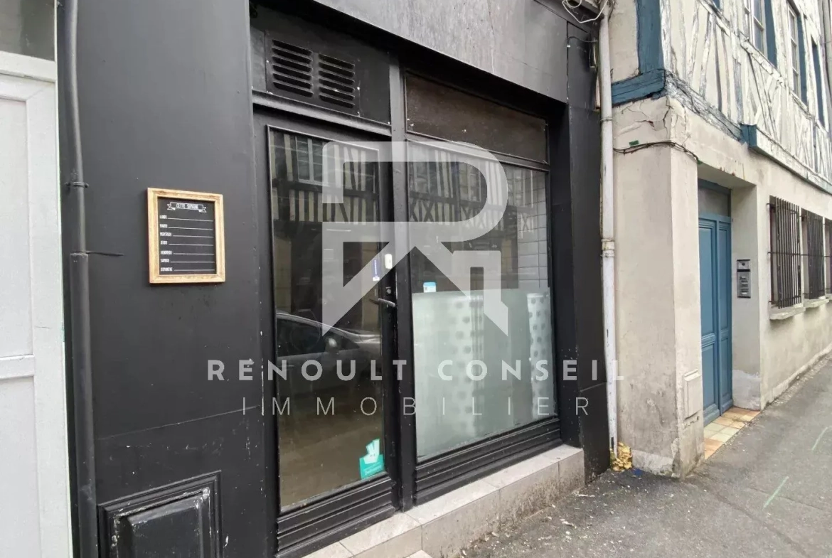 Local commercial à vendre à Rouen - Emplacement stratégique et potentiel de rendement 