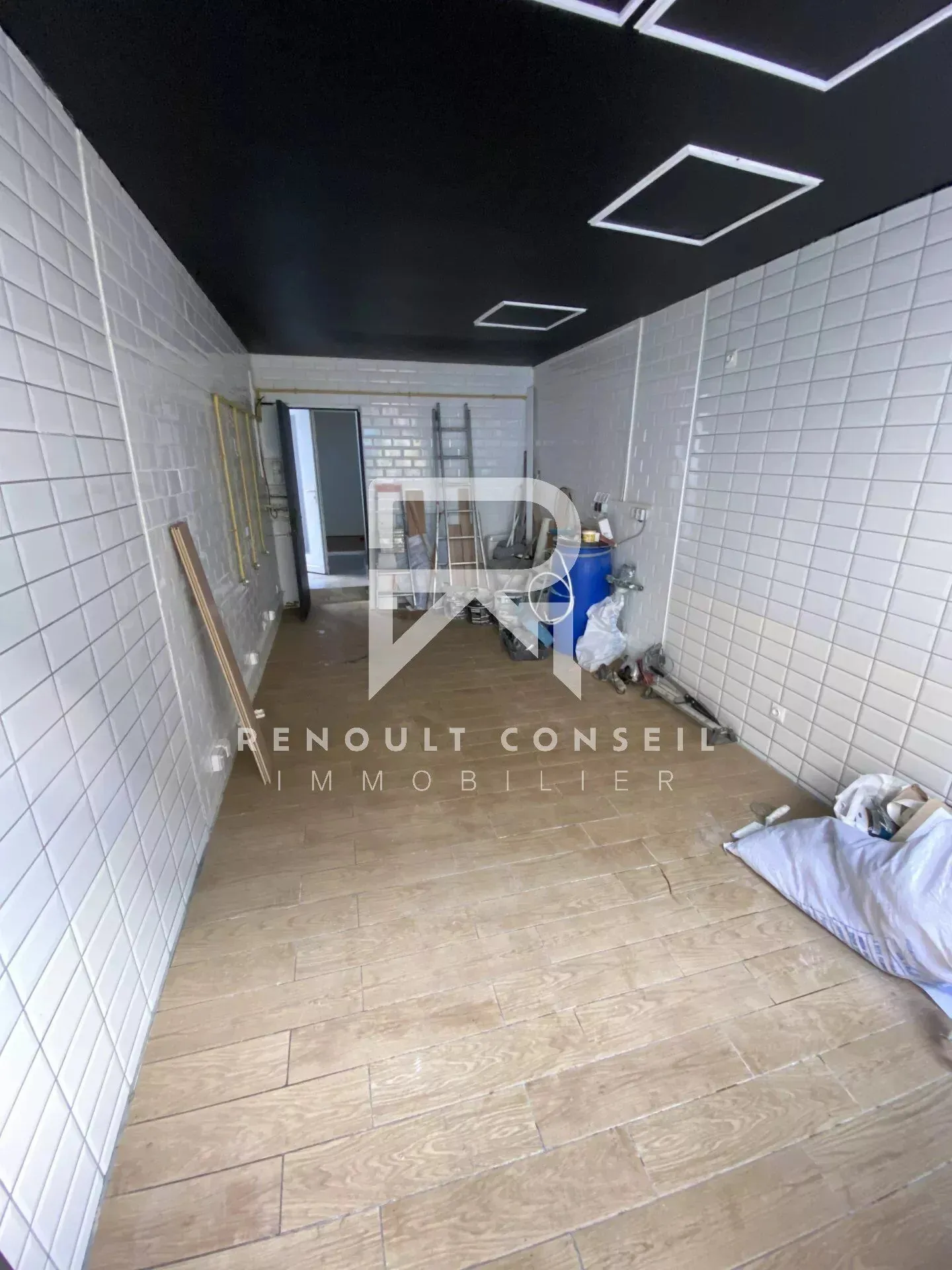 Local commercial à vendre à Rouen - Emplacement stratégique et potentiel de rendement 