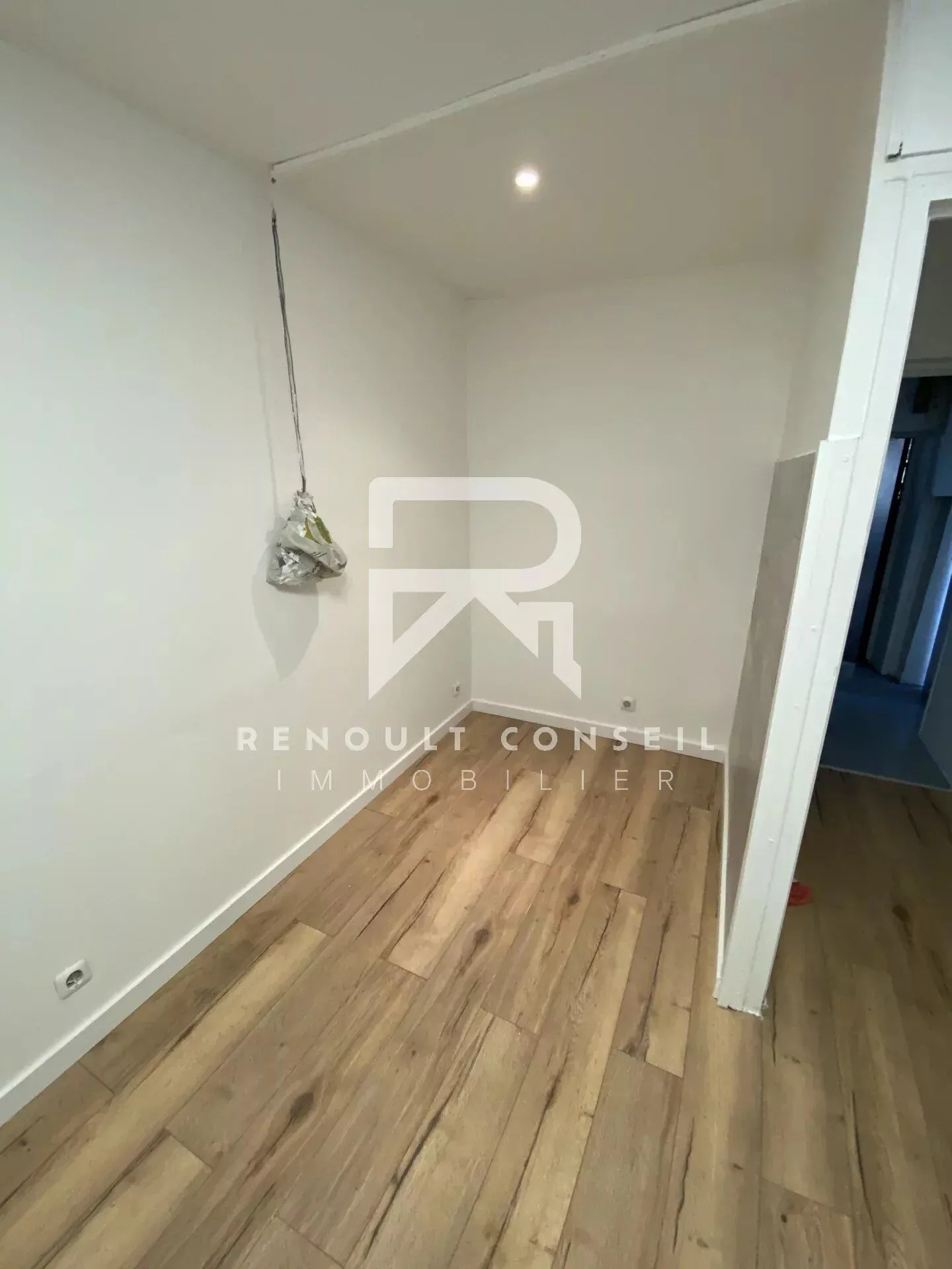 Local commercial à vendre à Rouen - Emplacement stratégique et potentiel de rendement 