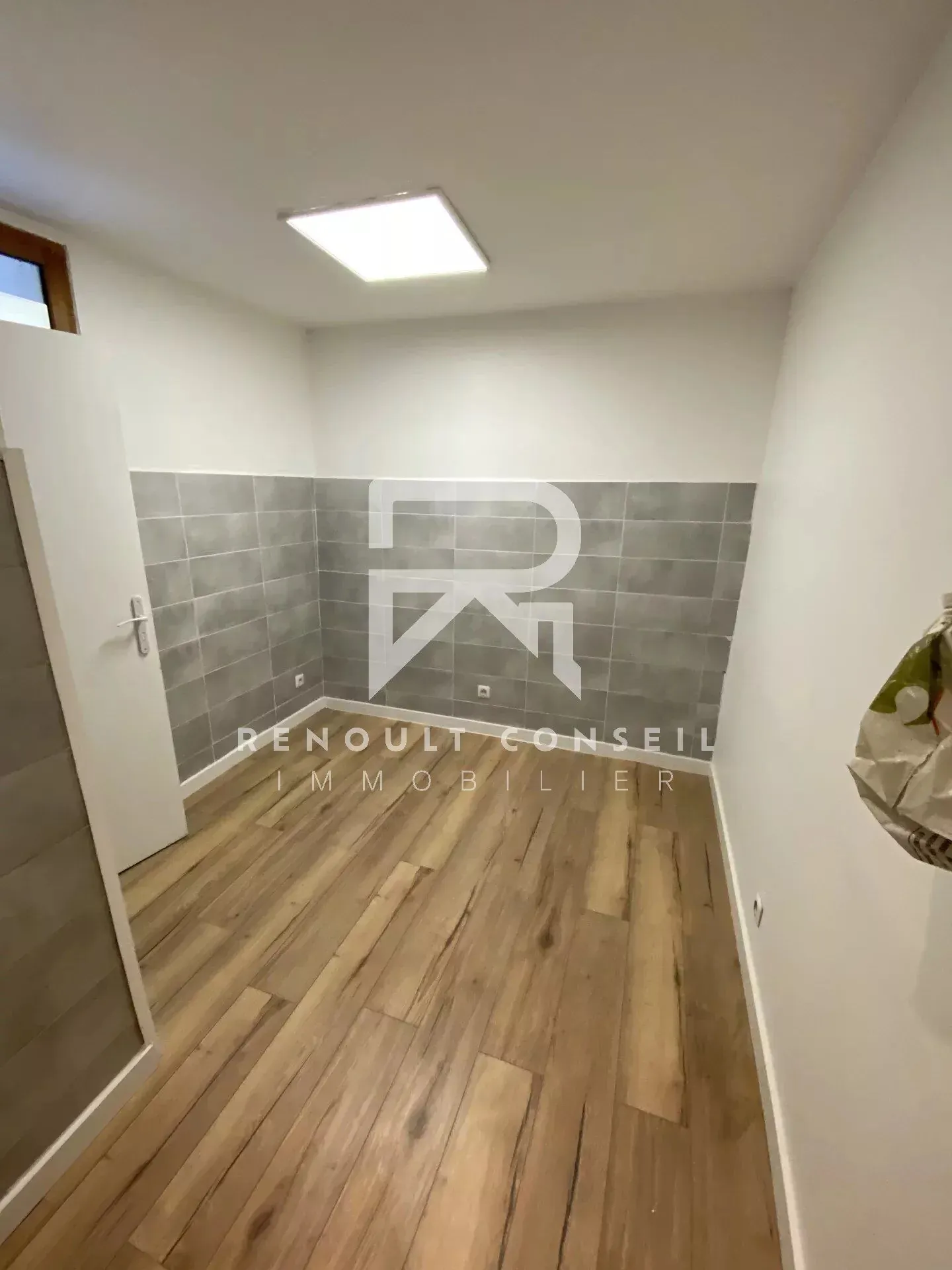 Local commercial à vendre à Rouen - Emplacement stratégique et potentiel de rendement 