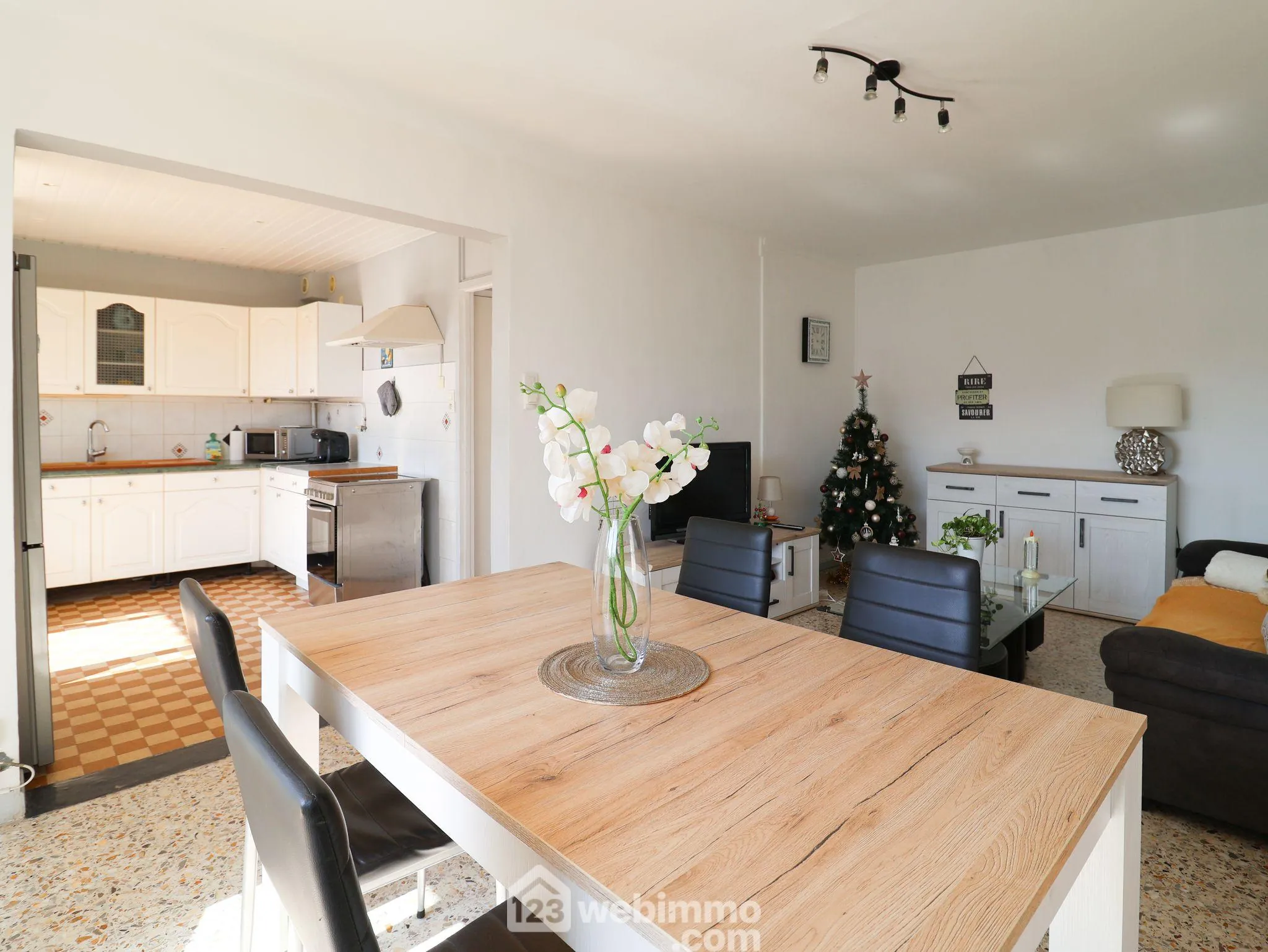 Appartement lumineux de 66 m² avec terrasse à Marseille - Dernier étage, calme et vue dégagée 