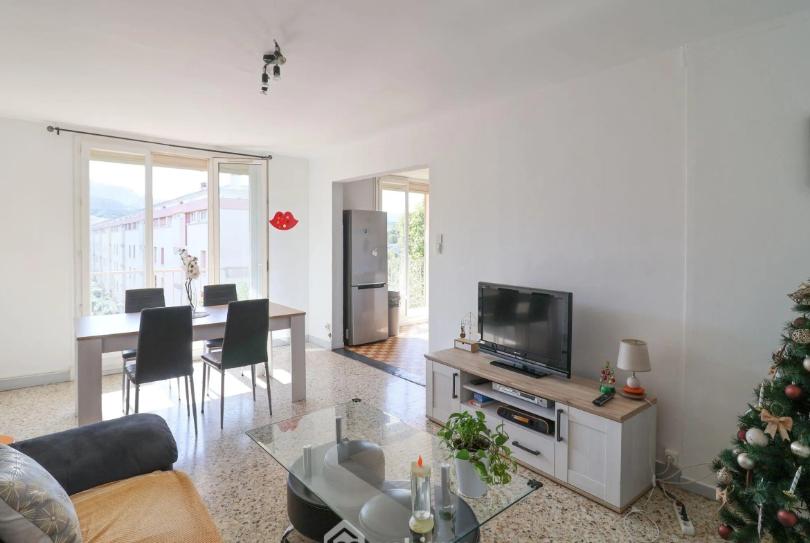 Appartement lumineux de 66 m² avec terrasse à Marseille - Dernier étage, calme et vue dégagée 