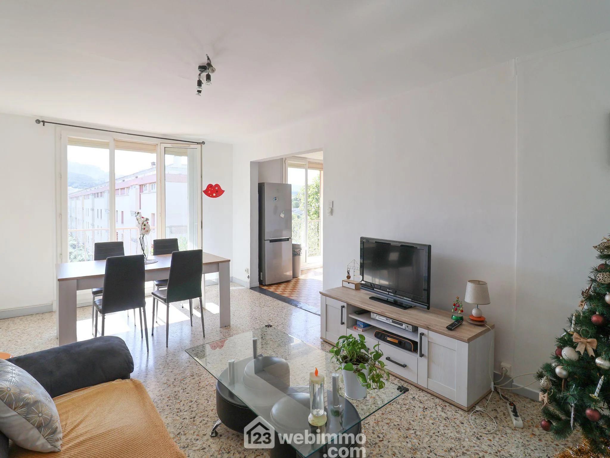 Appartement lumineux de 66 m² avec terrasse à Marseille - Dernier étage, calme et vue dégagée 