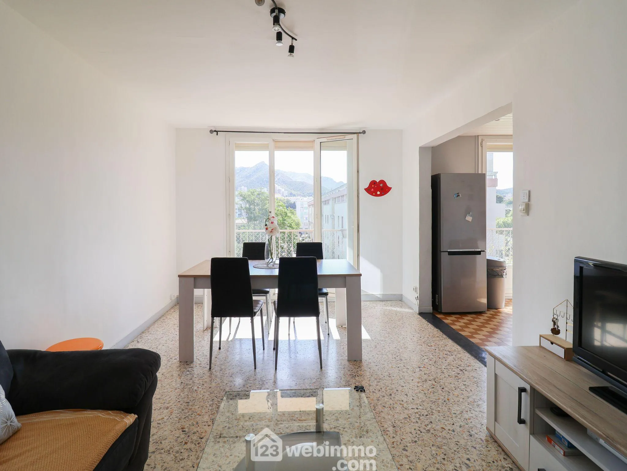 Appartement lumineux de 66 m² avec terrasse à Marseille - Dernier étage, calme et vue dégagée 