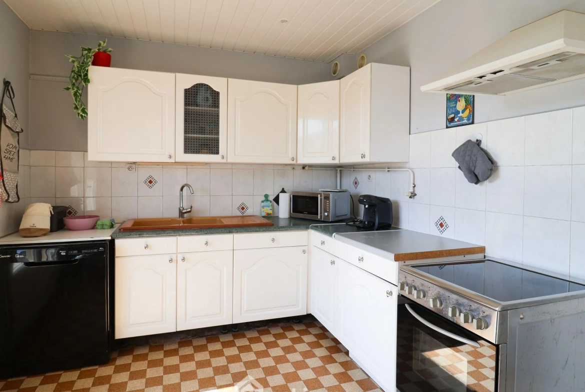 Appartement lumineux de 66 m² avec terrasse à Marseille - Dernier étage, calme et vue dégagée 