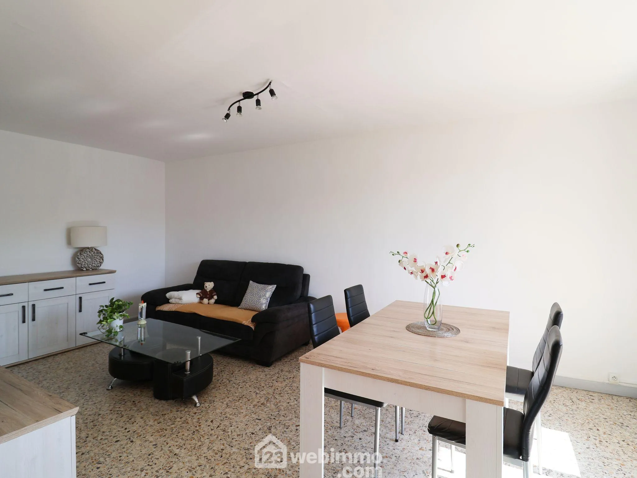 Appartement lumineux de 66 m² avec terrasse à Marseille - Dernier étage, calme et vue dégagée 