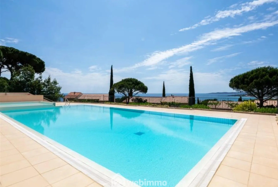 Charmant studio cabine avec vue mer et piscine à Sainte-Maxime 