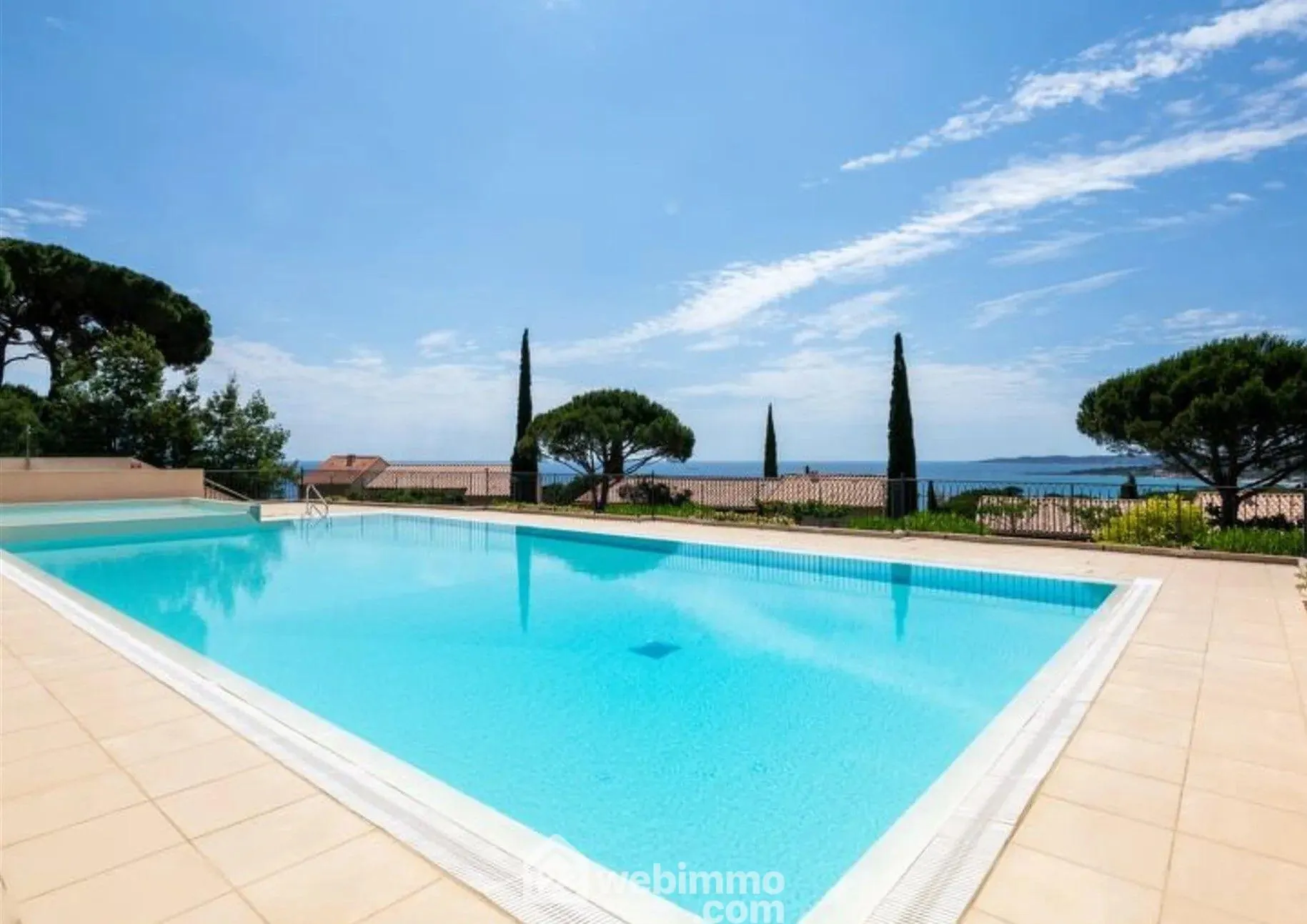 Charmant studio cabine avec vue mer et piscine à Sainte-Maxime 