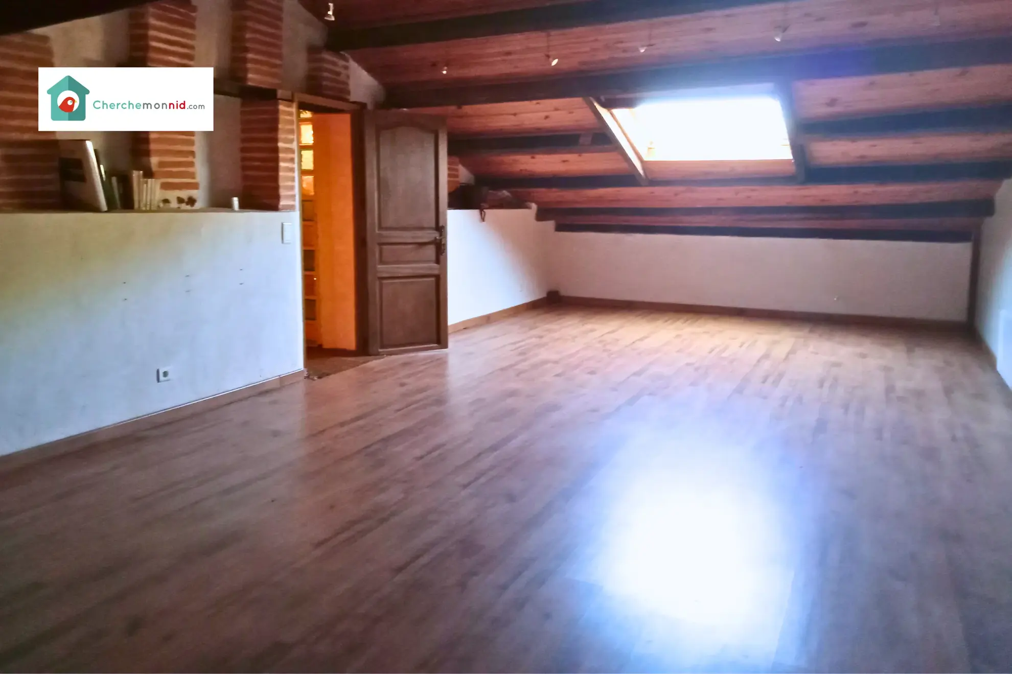 Maison avec commerces loués, piscine et grande habitation à Saint-Juéry 