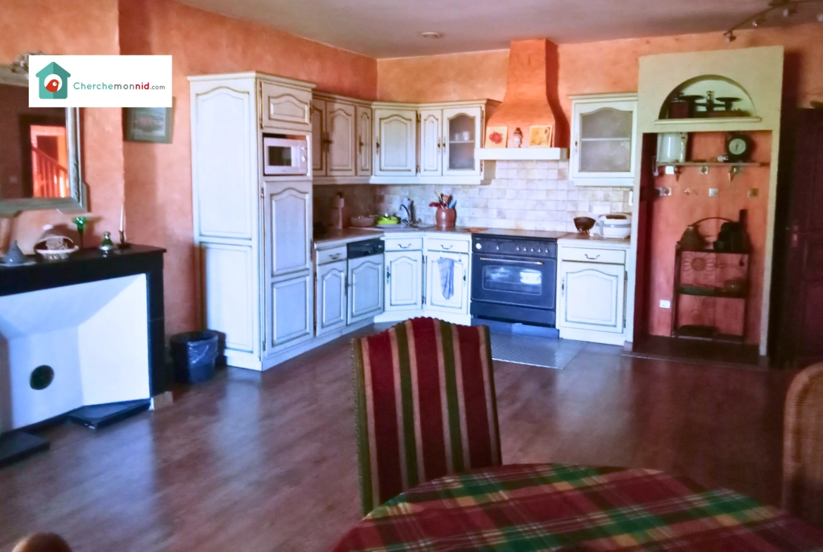 Maison 9 pièces avec commerce & piscine à Saint-Juéry - Opportunité d’investissement 